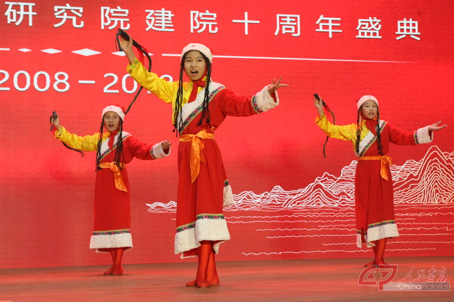 30. 北京市史家小学通州分校演出评剧《金沙江畔》。.jpg