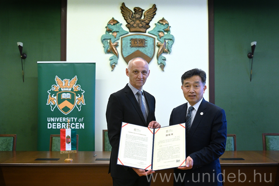 2024年4月，校长陈法春率代表团访问匈牙利德布勒森大学.png