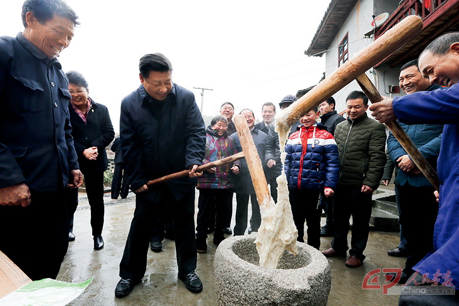 大 2016年2月2日，习近平在井冈山市茅坪乡神山村看望乡亲们。新华社记者兰红光摄251813148_8.jpg