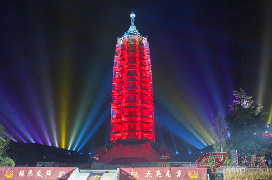 2016年农历九月初九重阳节大报恩塔演绎酷炫光影秀。位于南京明城墙外、秦淮河畔的大报恩寺曾为明代金陵三大寺之首。