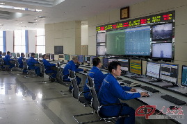 华能天津IGCC示范电站先后获得中国五一劳动奖状、中国美丽电厂、中国电力科学技术一等奖等6项国家级荣誉，20余项省部级荣誉。图为华能天津IGCC示范电站总控室。