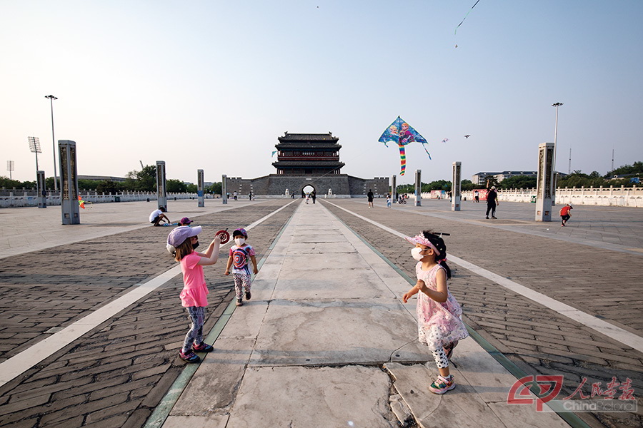 2020.9.11神武门西北筒子河旁，北京市民清晨悠闲的生活。a_R2A7702.jpg