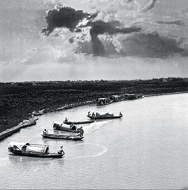 12《撒网捕鱼》-八十年代-大麻塘运河---严新荣.png