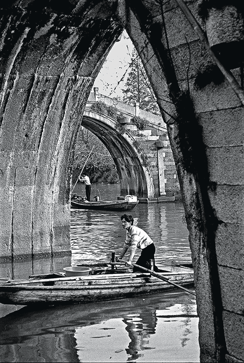 27《渔-归》摄于九十年代乌镇双桥--严新荣.png