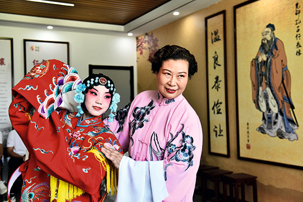 2.传统与非遗-柳琴戏传帮带（郭绪雷拍摄）.png