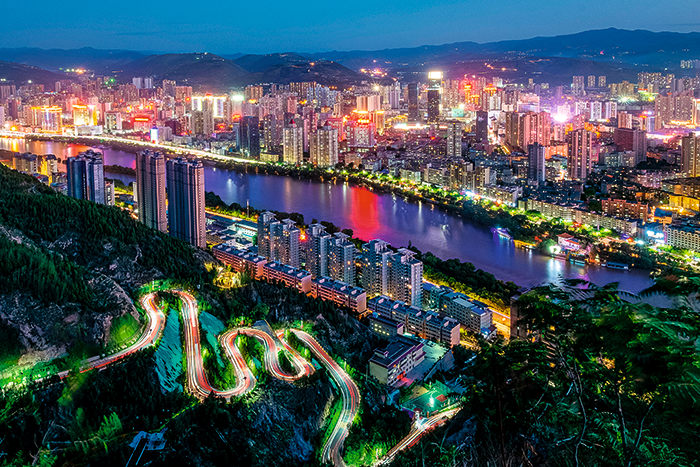 甘肃省会城市兰州夜景。梁国安摄-.png