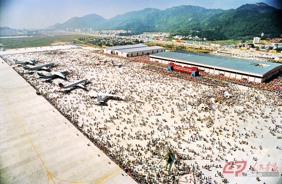 1996年11月，俯瞰首届中国航展，该图荣获2018年“中国梦·航展情”中国航展20年全国摄影大赛唯一金奖。Scan004.jpg