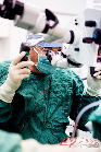 1月13日上午8点半，肖水芳准时出现在手术室，进行一台声带的微创手术。