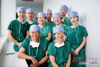 头颈外科的“激光团队”。现在，激光微创手术已经较为普及。