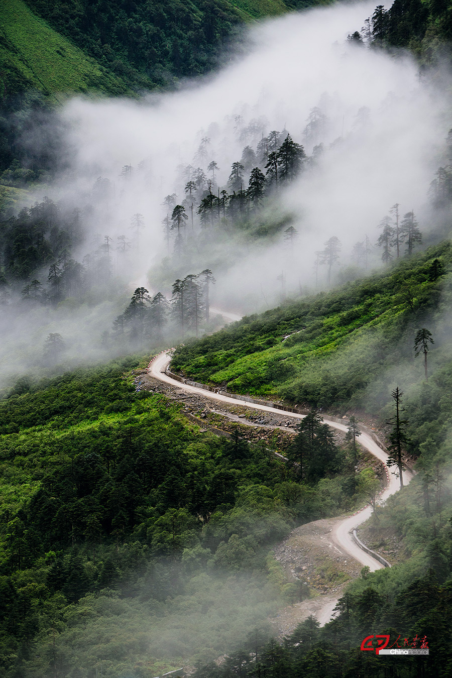 IMGL8838-2-嘎隆拉隧道附近的墨脱风景。 拷贝.jpg