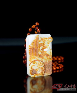 《汉风》 6.8x4.2x1.6cm 2010年中国苏州“子冈杯”玉石雕精品博览会金奖。