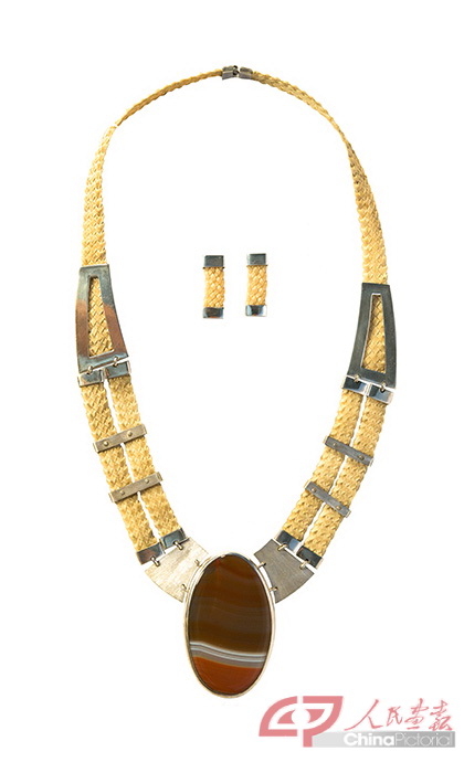 项链耳环套装 银、生皮革和石头（玛瑙） 2008年 0.6厘米×20厘米.jpg