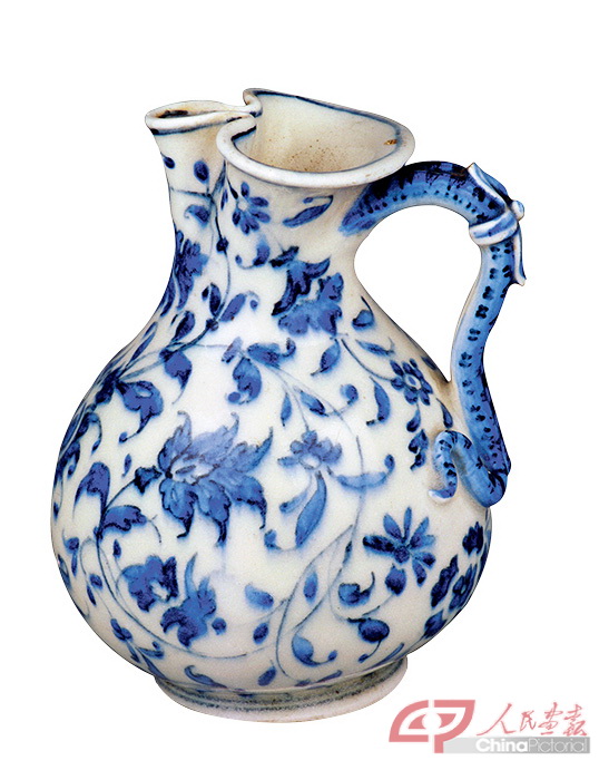 美第奇软瓷罐-Medici soft-paste porcelain jug 副本.jpg