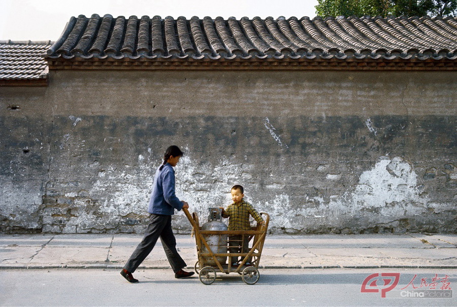 1-04，1979年，北京街景。阿德里亚诺·马达罗（意大利） 摄.jpg