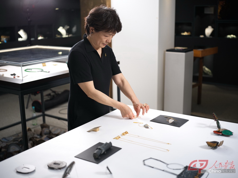 1、展览学术主持、中央美术学院教授滕菲.jpg