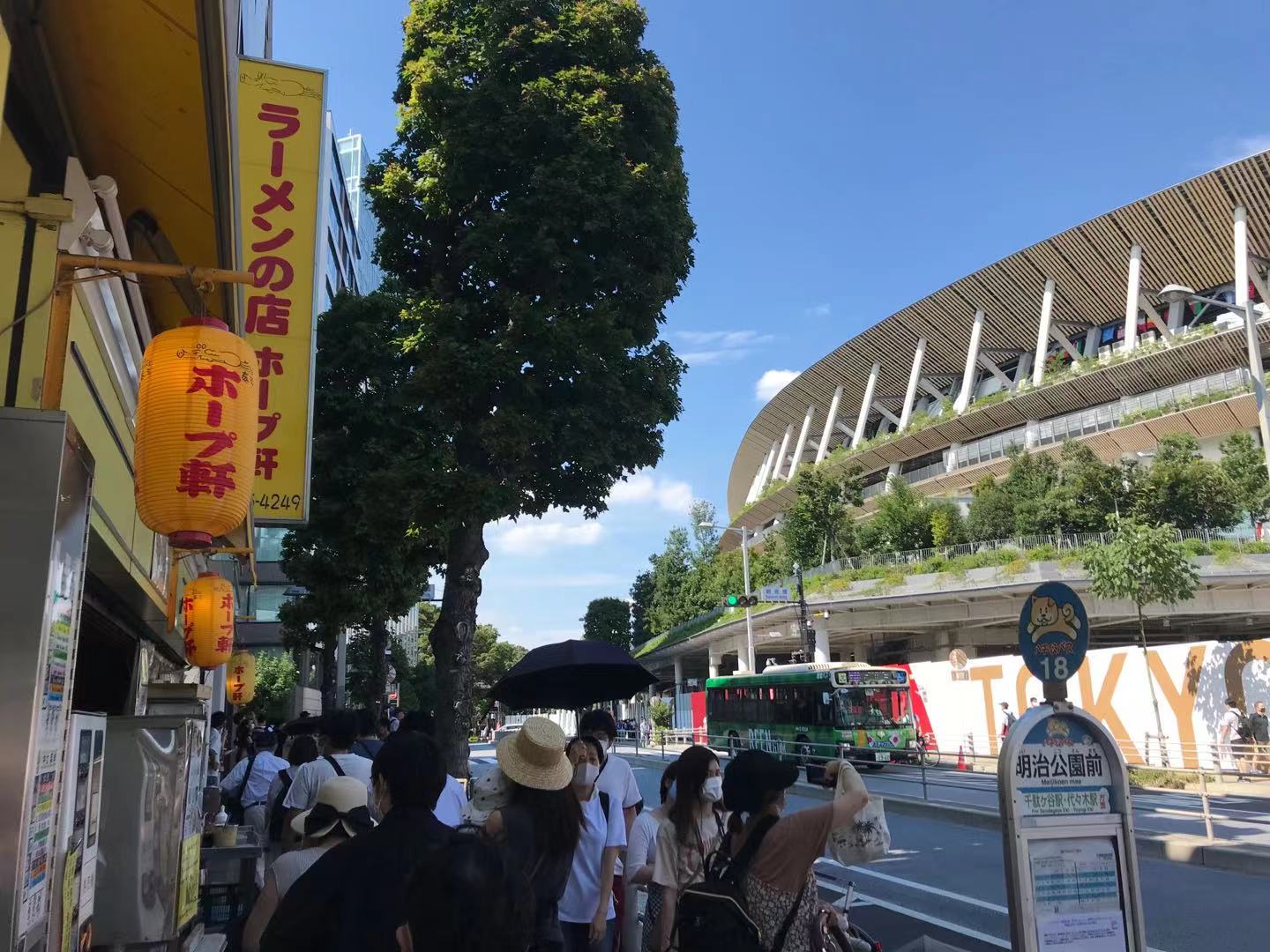 东京奥运主会场旁有一家1975年开业的拉面店。.jpg