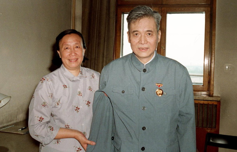 f3c613c3e4da46cc8401d97c2a6a2269111封面.jpg