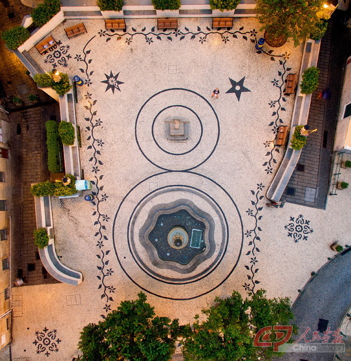 市政厅是澳门最有代表性的建筑，这是俯瞰葡萄牙风格的庭院。