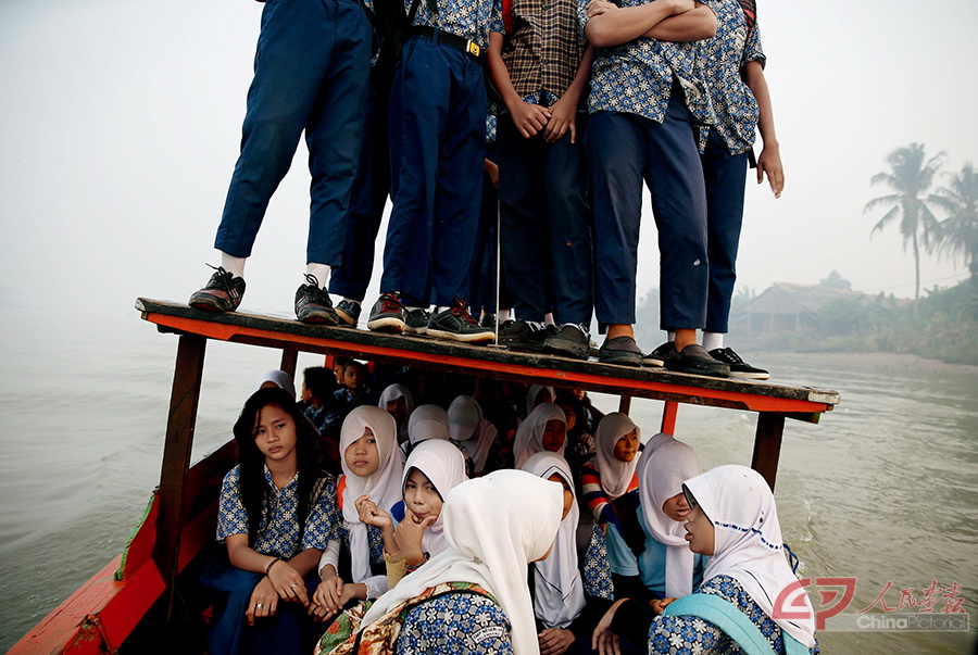 Beawiharta（Indonesia）“ Going to School”比威哈特（印度尼西亚）《去上学》.jpg