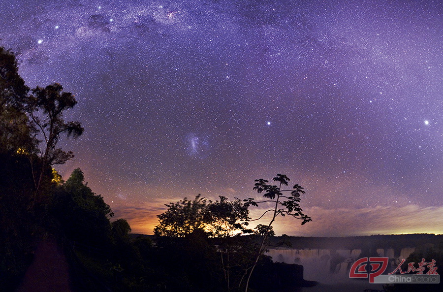 巴西伊瓜苏瀑布的银河.jpg