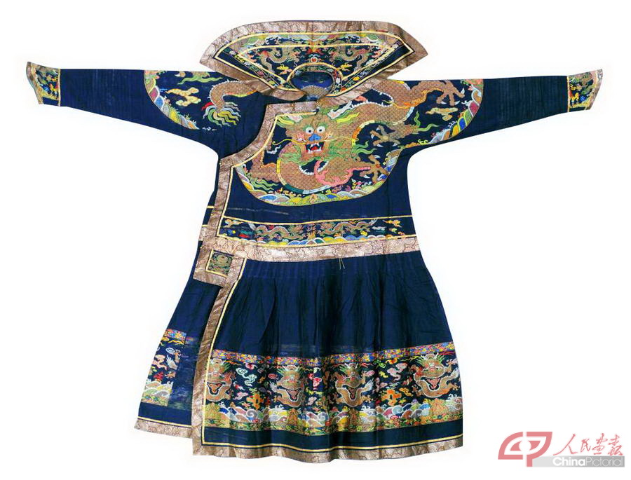 10-清-石青纱妆花云蟒纹单朝袍-故宫博物院.jpg