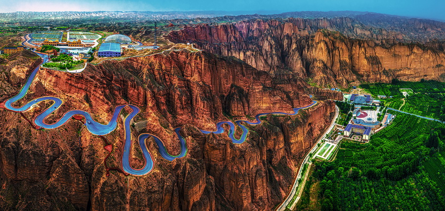 14《绿洲之路》 范一彬 摄影.jpg