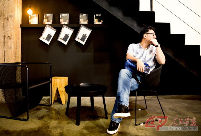 M50 创意园咖啡馆里的年轻人。 摄影 申东延 韩国《中央日报》