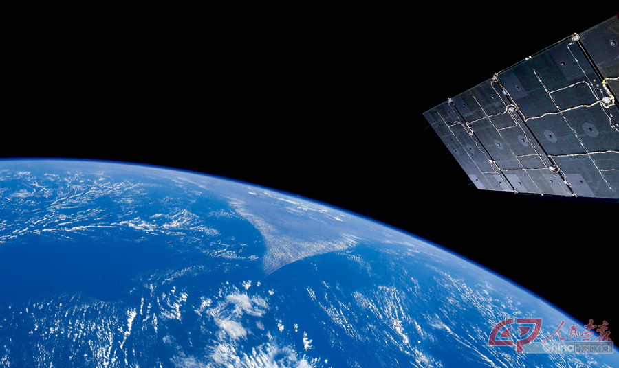 神舟六号太空拍摄 太空--2007--大图.jpg