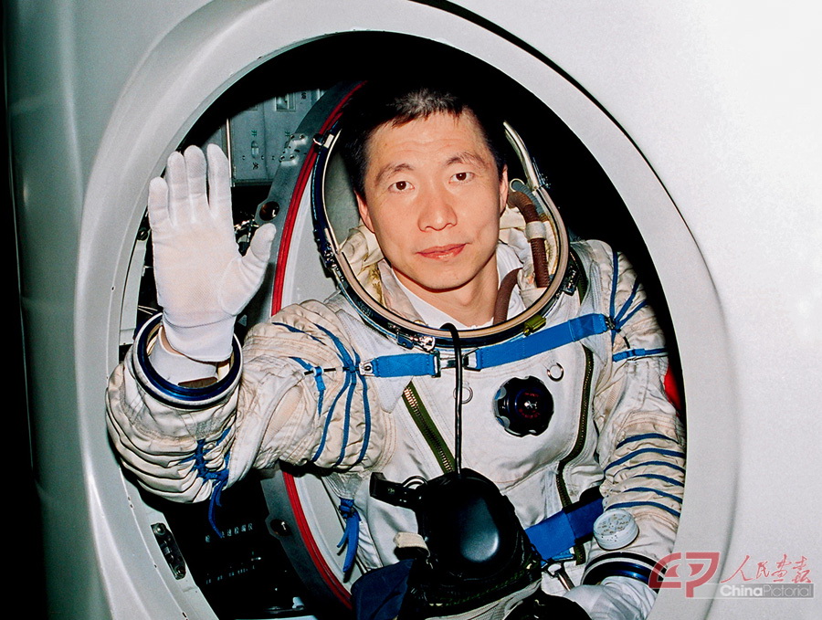 中国首位太空人—航天员杨利伟 秦宪安摄.jpg