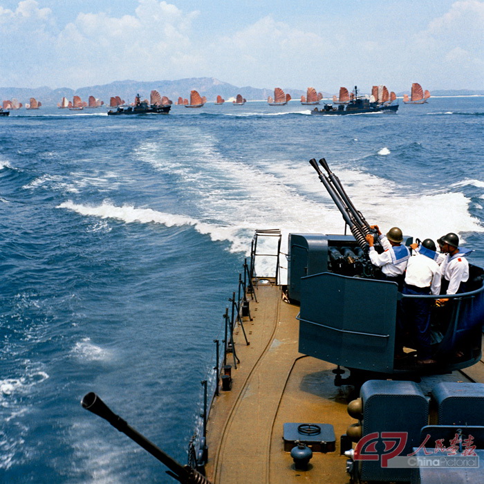 3、1973年南海舰队汕头海区护渔 资料库提供.jpg