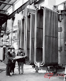1955年，沈阳变压器厂试制31500千伏安巨型变压器成功。