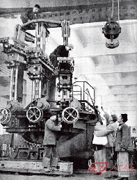 1954年12月10日，中国第一台仿苏ДС型3吨电弧炼钢炉在湘潭电机厂试制成功。