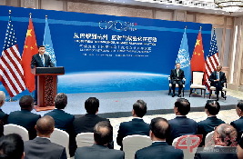 9月3日，中国国家主席习近平同美国总统奥巴马、联合国秘书长潘基文在杭州共同出席气候变化《巴黎协定》批准文书交存仪式。 摄影 李涛/新华社