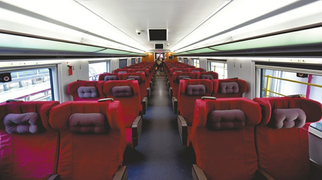 车厢内部全方位人性化设计，让乘客乘坐更舒适.jpg