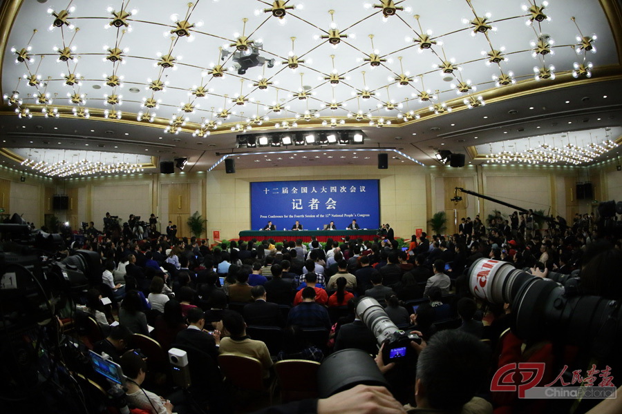 04-2016年3月8日上午十二届全国人大四次会议新闻中心举行的记者会上，外交部部长王毅答记者问。.jpg