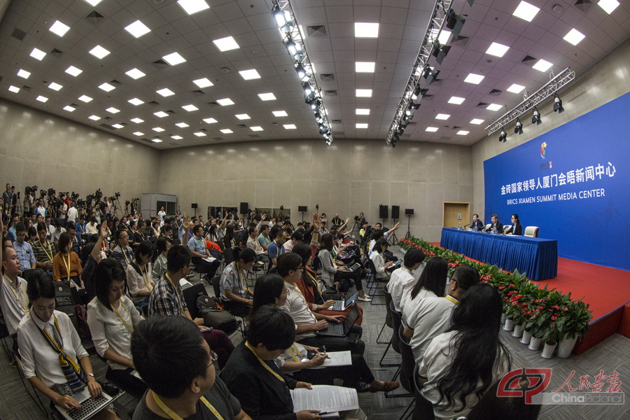 2017年9月3日上午，金砖国家经贸合作成果吹风会在金砖国家领导人厦门会晤新闻中心举行。摄影  陈建.jpg