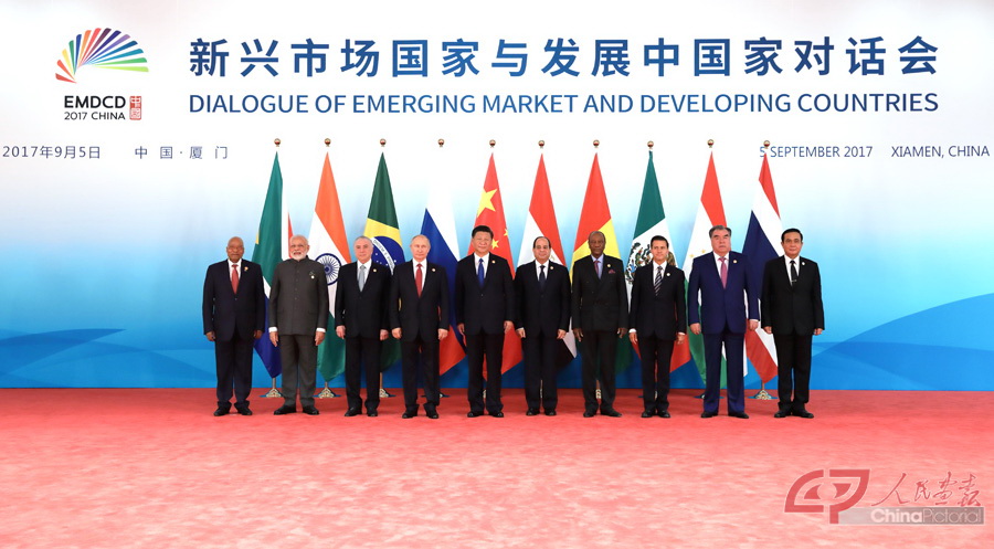 9月5日，新兴市场国家与发展中国家对话会在厦门举行。图为对话会前各国领导人合影。摄影 徐讯2.jpg