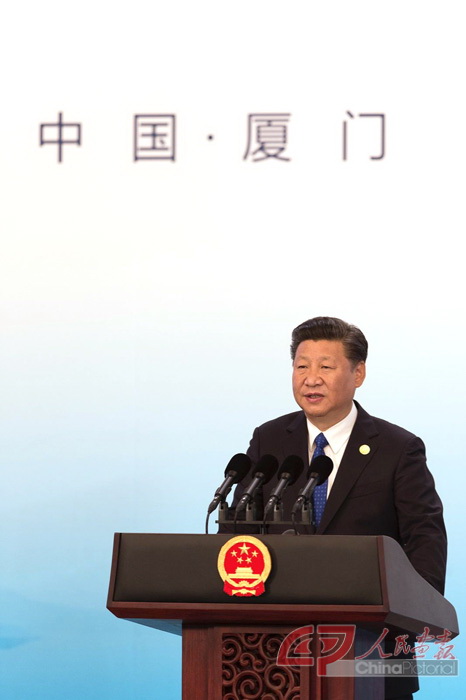 国家主席习近平9月5日会见中外记者，介绍金砖国家领导人厦门会晤和新兴市场国家与发展中国家对话会情况。摄影 段崴 (2).jpg