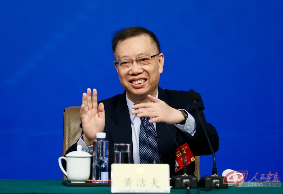 全国政协常委、教科文卫体育委员会副主任，原卫生部副部长黄洁夫-摄影陈建