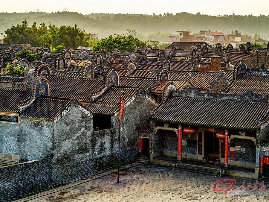 佛山三水大旗头古村 刘世辉摄（岭南规模最大的广府镬耳屋古建筑群）.jpg