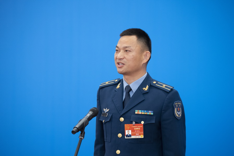 YANG9722-杨佳.jpg