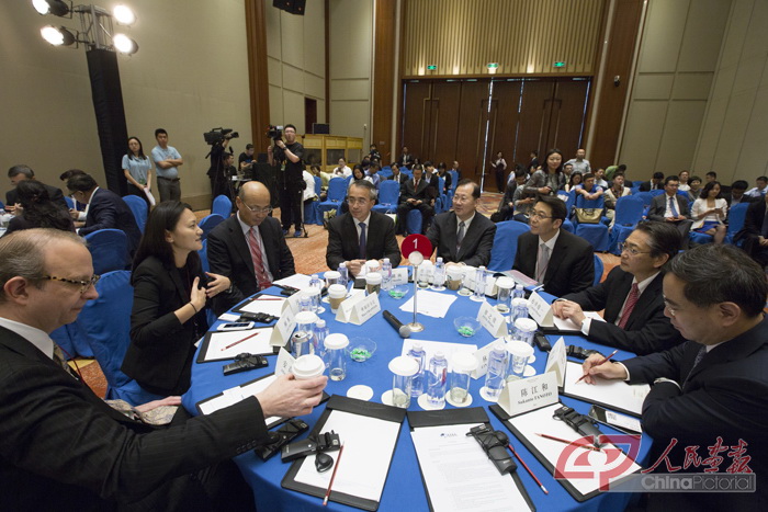 3月24日下午，作为博鳌亚洲论坛2016年年会分论坛，“对话省市长”会议在东屿岛大酒店举行。(图片2)