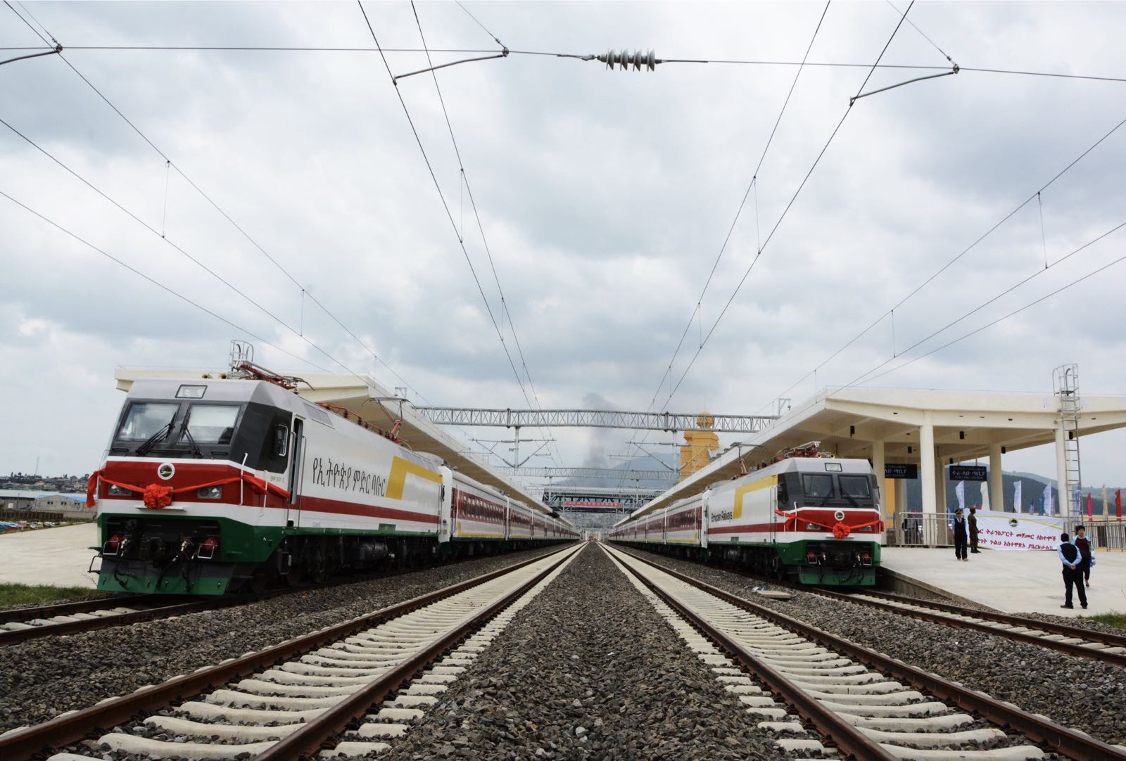 埃塞俄比亚首都拉布火车站，即将运行的火车。.jpg