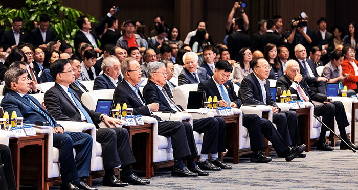 3月25日，博鳌亚洲论坛2025年年会“全球自由贸易港发展论坛”现场。摄影徐讯-人民画报.png