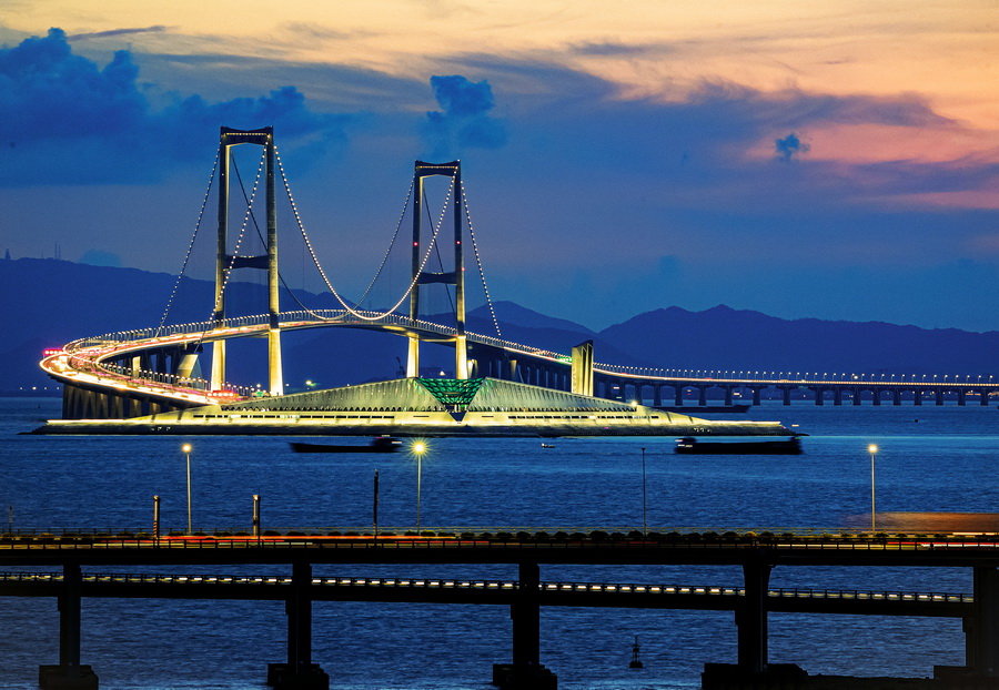 李晓群 《世纪工程—深中通道》图6 《中国车流量第一桥梁》拍摄时间：2024年7月13日，描述：举世瞩目的深中通道通车第.jpg