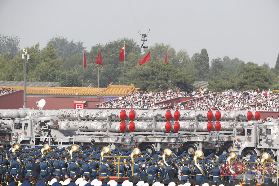 微信图片_20110528160153地空导弹第1方队.jpg