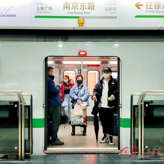 2020年1月23日，上海地铁。拾城 周馨.jpg