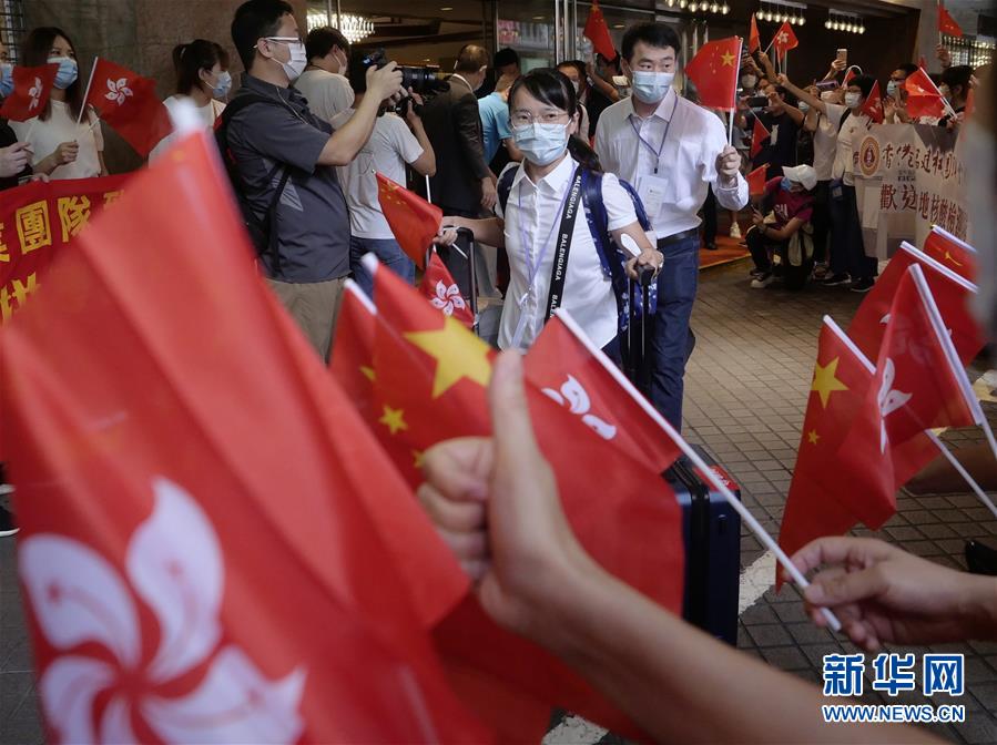 （图文互动）（3）特写：“感恩有您！”——香港市民自发欢送内地核酸检测支援队离港