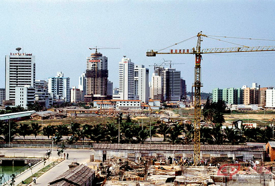 1992年建设中的海口市金融贸易开发区.jpg