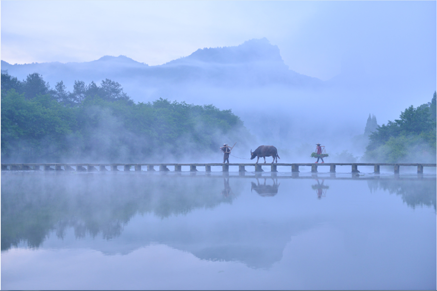 00089.《鼎湖峰晨景》.jpg